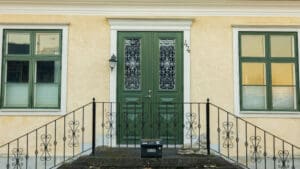 Klinteglas_tjanst_dörr